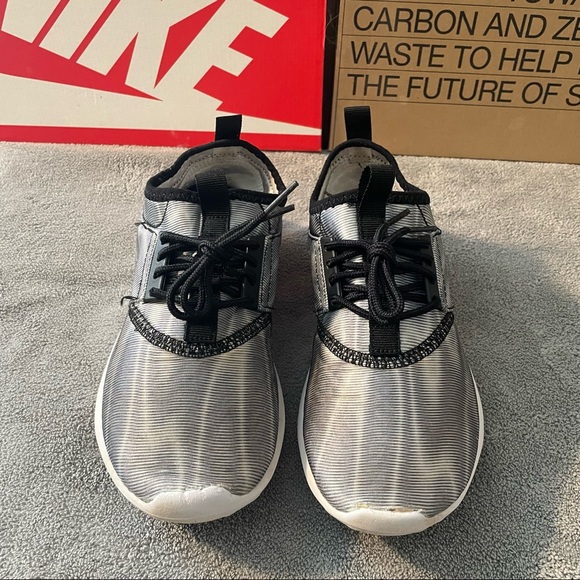 Nike Juvenate :: Women’s Size 7 :: Silver/Grey - Picture 3 of 6